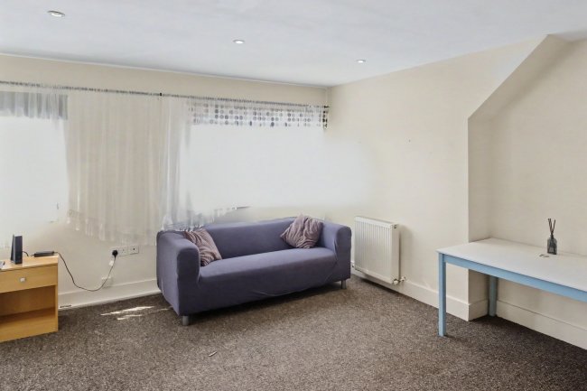 38 Central Road, Wembley HA0 2LH 5