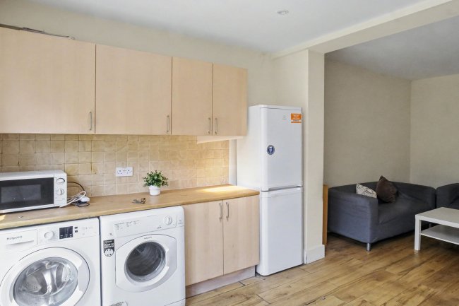 38 Central Road, Wembley HA0 2LH 5