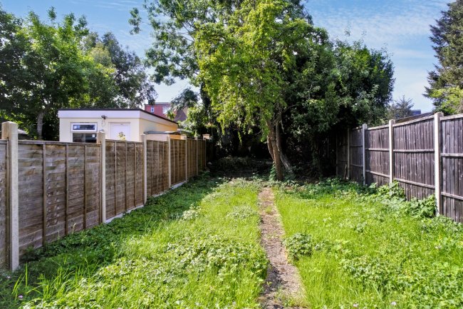 38 Central Road, Wembley HA0 2LH 5
