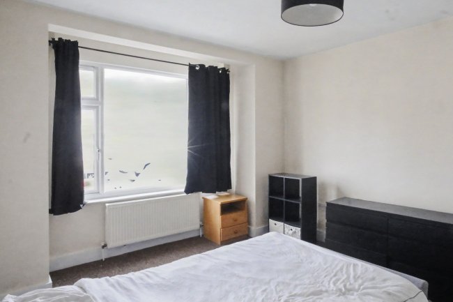 38 Central Road, Wembley HA0 2LH 5