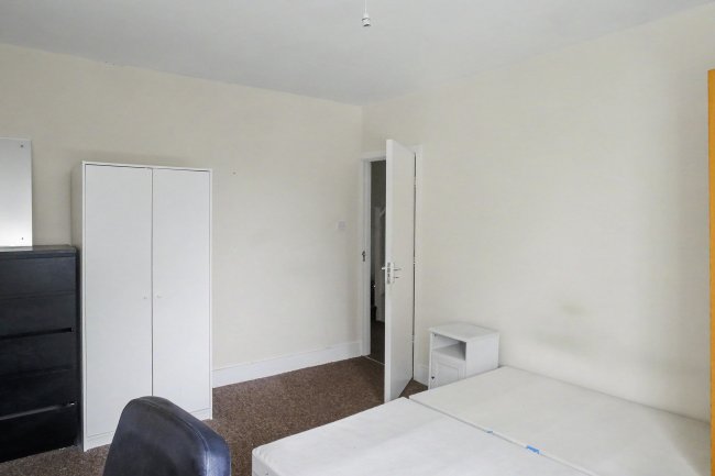 38 Central Road, Wembley HA0 2LH 5