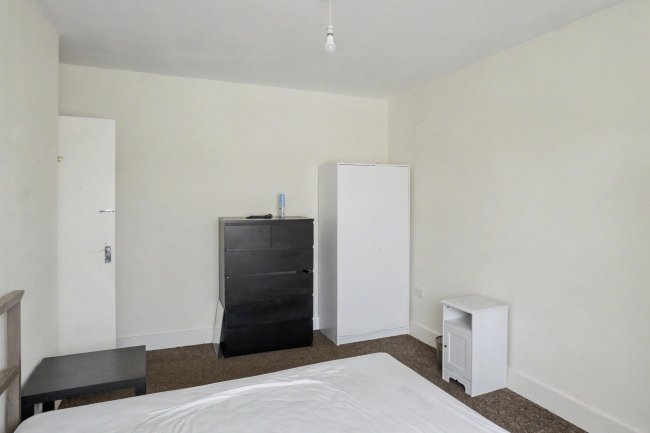 38 Central Road, Wembley HA0 2LH 5