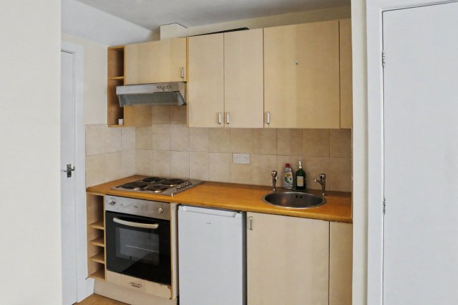 38 Central Road, Wembley HA0 2LH 5