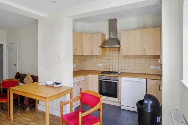 38 Central Road, Wembley HA0 2LH 5
