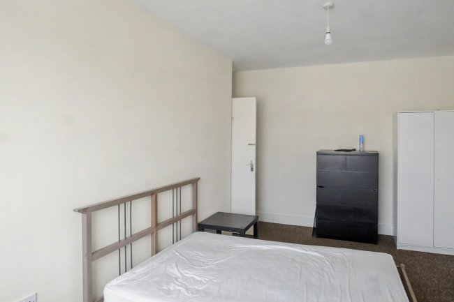 38 Central Road, Wembley HA0 2LH 5