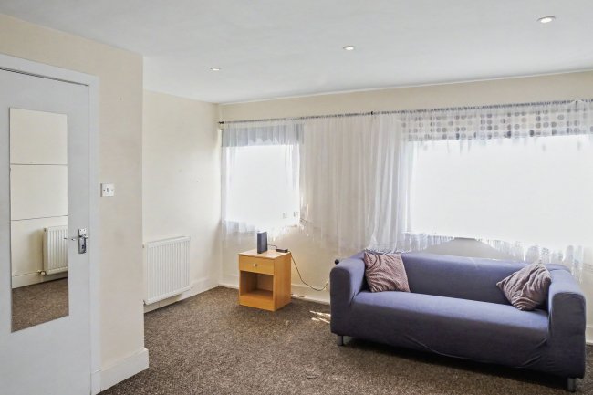 38 Central Road, Wembley HA0 2LH 5