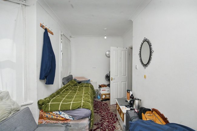 42 Pemdevon Road, Croydon, CR0 3QN 7
