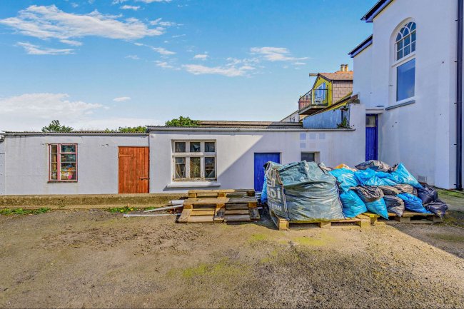 Porthmeor, Newport, Pembrokeshire SA42 0TD 6