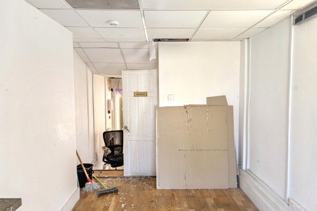 375 High Road, Ilford, London IG1 1TF 7