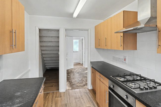 30 Andover Close, Uxbridge UB8 2XH 2