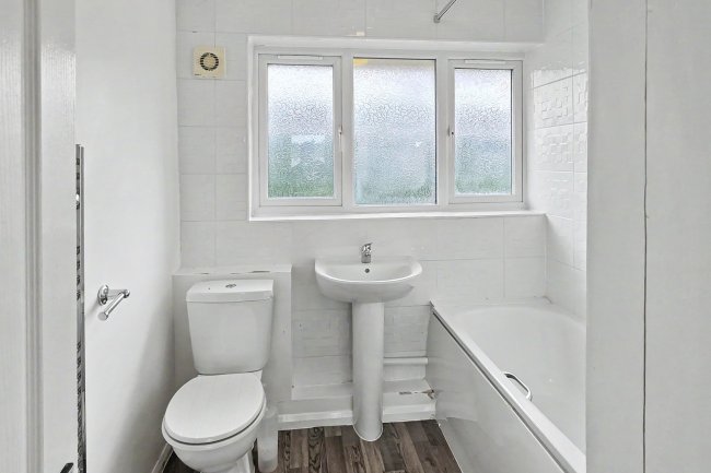 30 Andover Close, Uxbridge UB8 2XH 2