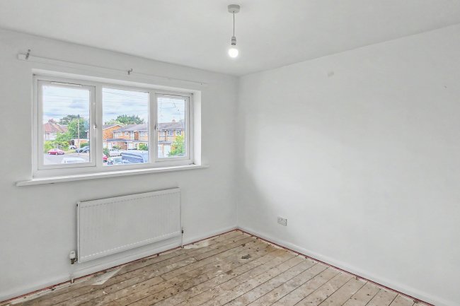 30 Andover Close, Uxbridge UB8 2XH 2