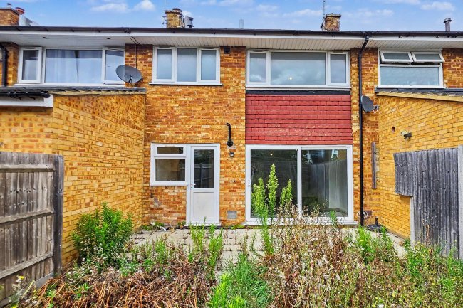 30 Andover Close, Uxbridge UB8 2XH 2