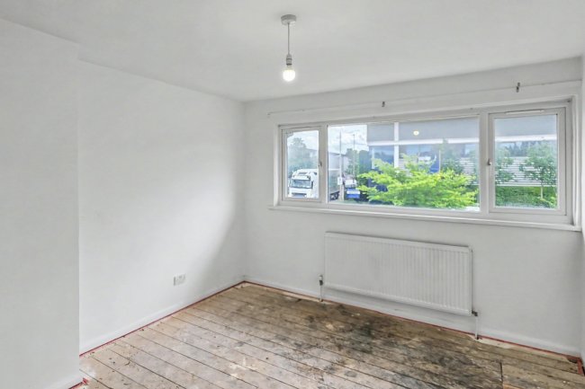 30 Andover Close, Uxbridge UB8 2XH 2