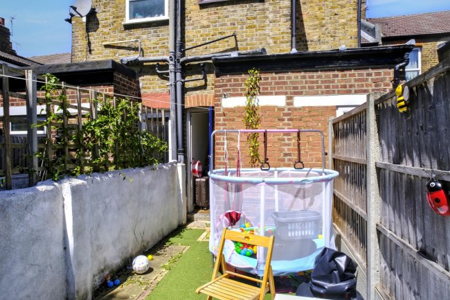 62 Oaklands Road, Hanwell, London, W7 2DU 1