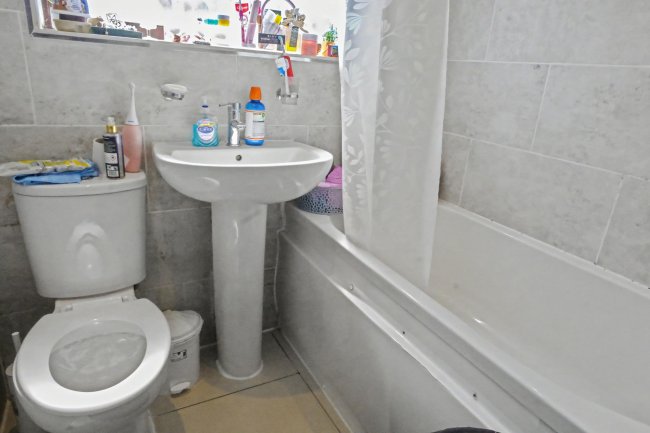 62 Oaklands Road, Hanwell, London, W7 2DU 1