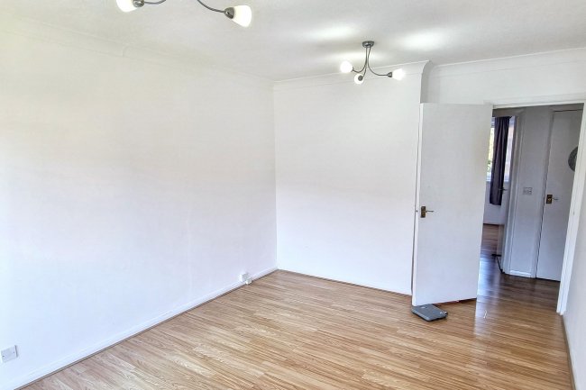 Flat 30, Highland Court, 87 Gordon Road, South Woodford, London, E18 1RE 6