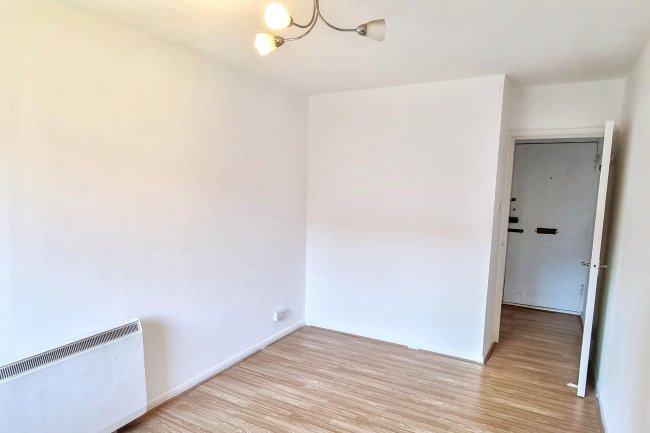 Flat 30, Highland Court, 87 Gordon Road, South Woodford, London, E18 1RE 6