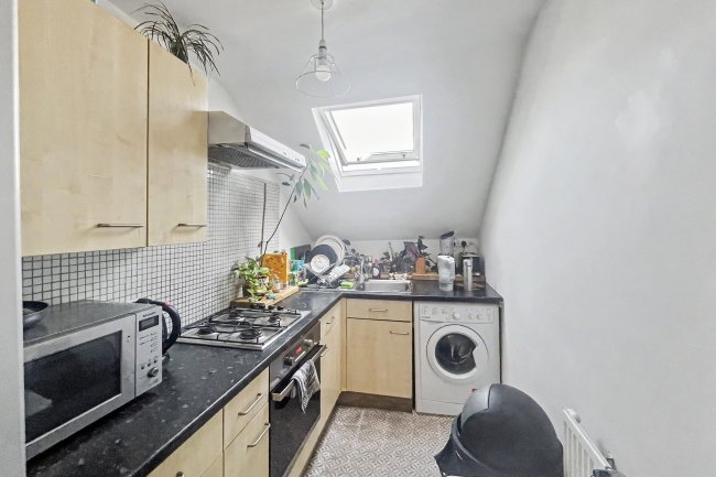 Flat 4, 52 Gleneagle Road, Streatham, London, SW16 6AF 7