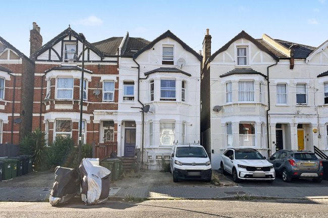 Flat 4, 52 Gleneagle Road, Streatham, London, SW16 6AF 7