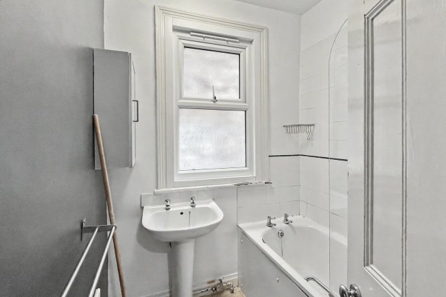 217 Mitcham Lane, Streatham, London SW16 6PS 7