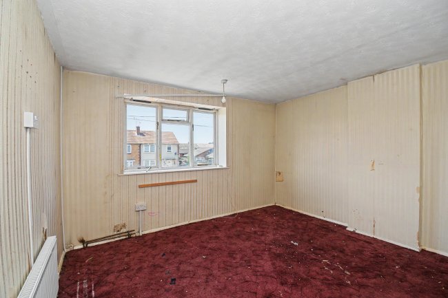 35 Naunton Road, Swindon SN3 3DQ 3