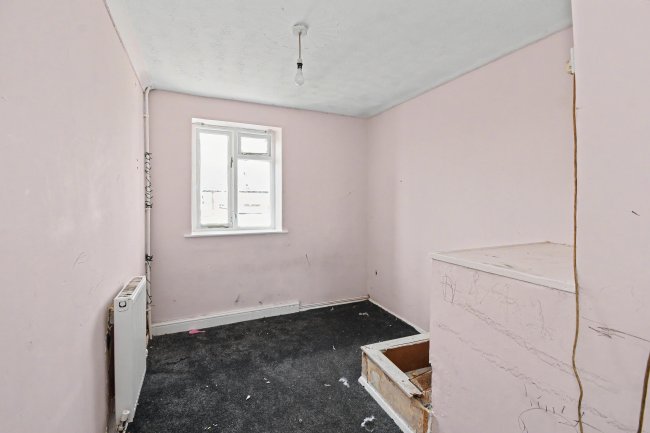 35 Naunton Road, Swindon SN3 3DQ 3