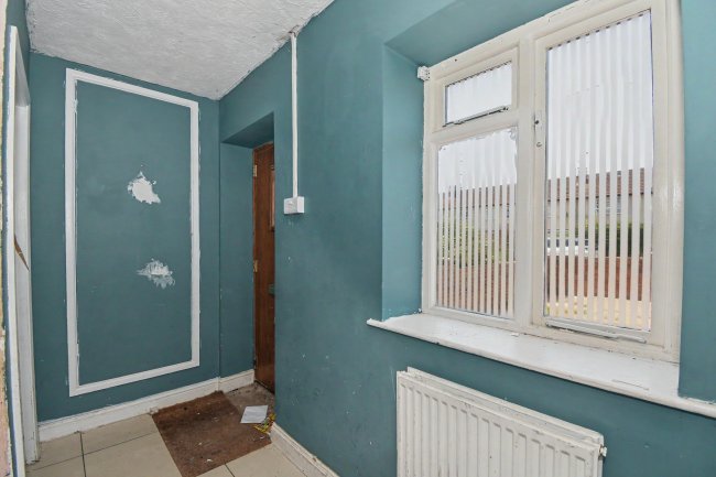 35 Naunton Road, Swindon SN3 3DQ 3