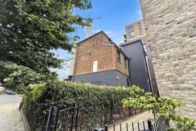 The Victoria Pub, 177 Grove Street, London SE8 3QQ 7