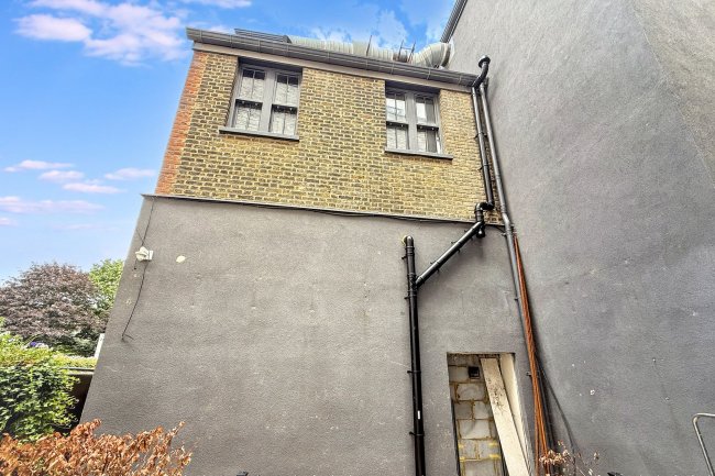 The Victoria Pub, 177 Grove Street, London SE8 3QQ 7