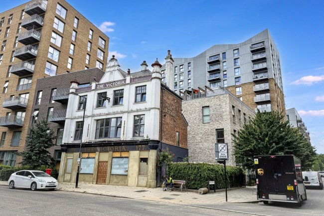 The Victoria Pub, 177 Grove Street, London SE8 3QQ 7