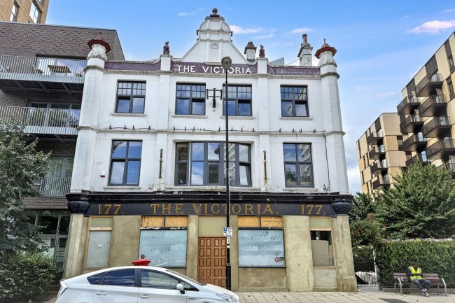 The Victoria Pub, 177 Grove Street, London SE8 3QQ 7