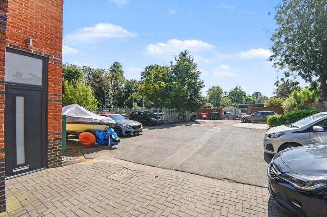 Flat 6, Unit 2, Station Court, Bourne End SL8 5YQ 10
