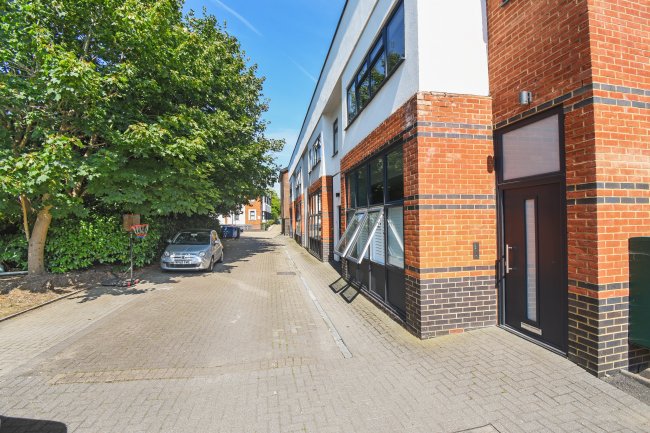 Flat 6, Unit 2, Station Court, Bourne End SL8 5YQ 10