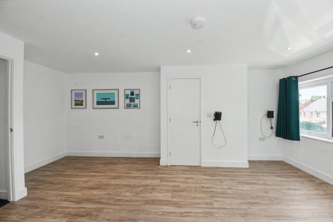 Flat 6, Unit 2, Station Court, Bourne End SL8 5YQ 10