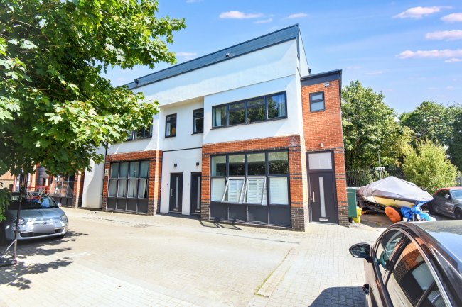 Flat 6, Unit 2, Station Court, Bourne End SL8 5YQ 10