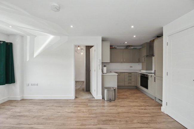 Flat 6, Unit 2, Station Court, Bourne End SL8 5YQ 10