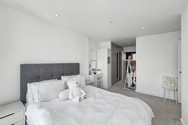 Flat B2308, Deansgate Square,  9 Owen Street Manchester, M15 4UD 1