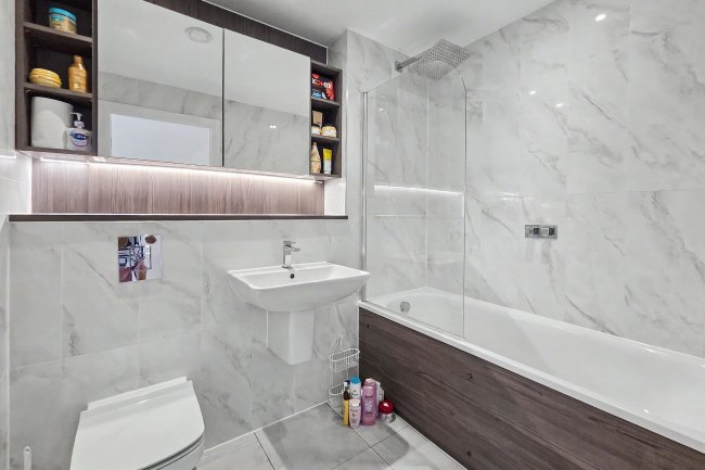 Flat B2308, Deansgate Square,  9 Owen Street Manchester, M15 4UD 1
