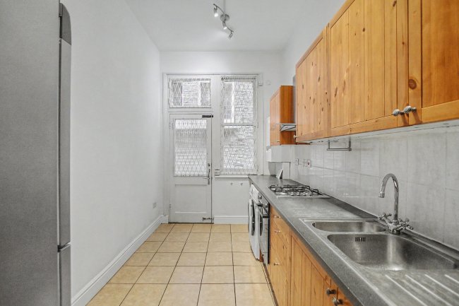 Flat 1 Inglis Court, 15 Creffield Road, Ealing, London W5 3HP 3