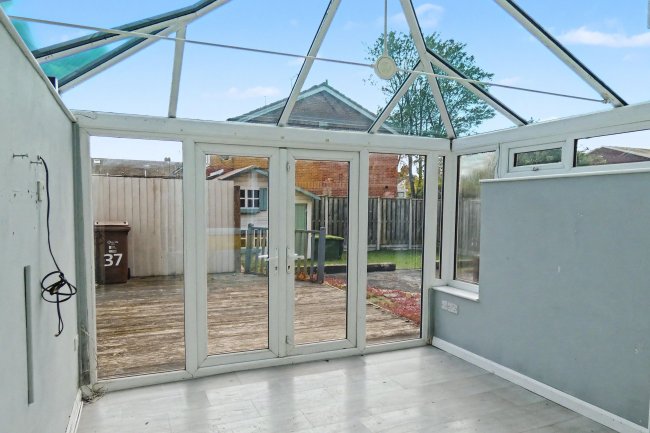 37 James Niven Court, Hull, East Riding of Yorkshire HU9 3AQ 8