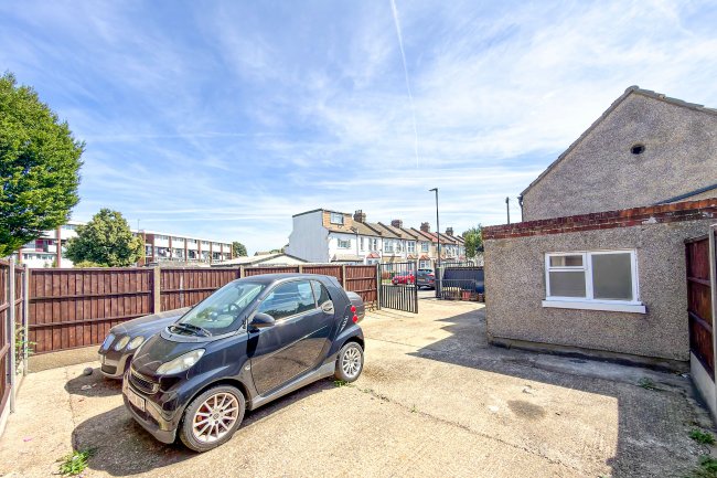 Rear of 105 High Street, Enfield, EN3 4EE 4