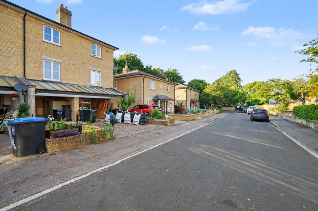 12 Bartlett Close, Witney, Oxfordshire, OX28 6FD 5
