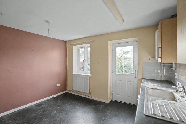 12 Bartlett Close, Witney, Oxfordshire, OX28 6FD 5