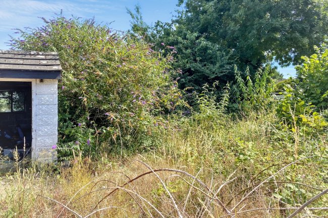 Land Adjacent 1a Sutton Road
Waterlooville, Hampshire, PO8 8PU 3