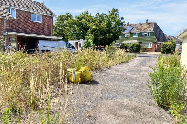 Land Adjacent 1a Sutton Road
Waterlooville, Hampshire, PO8 8PU 3