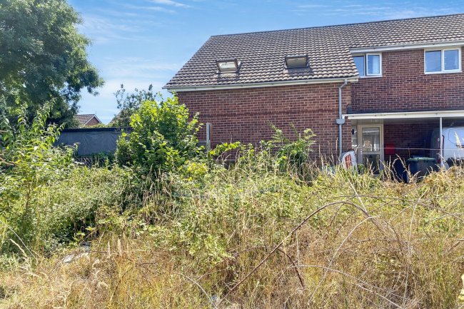 Land Adjacent 1a Sutton Road
Waterlooville, Hampshire, PO8 8PU 3