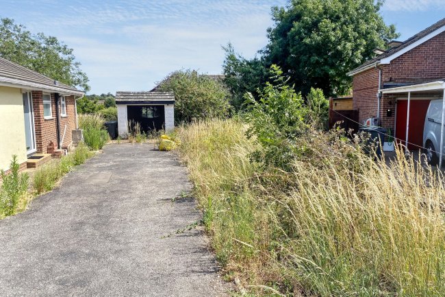 Land Adjacent 1a Sutton Road
Waterlooville, Hampshire, PO8 8PU 3