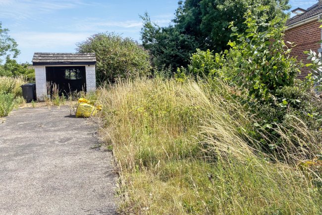 Land Adjacent 1a Sutton Road
Waterlooville, Hampshire, PO8 8PU 3