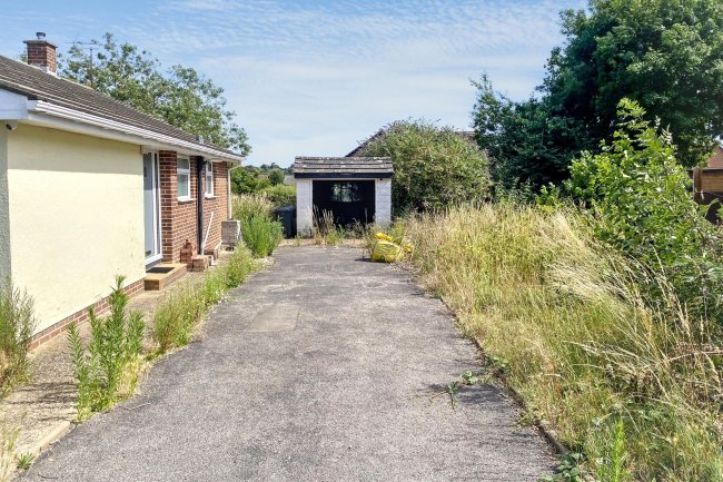 Land Adjacent 1a Sutton Road
Waterlooville, Hampshire, PO8 8PU 3
